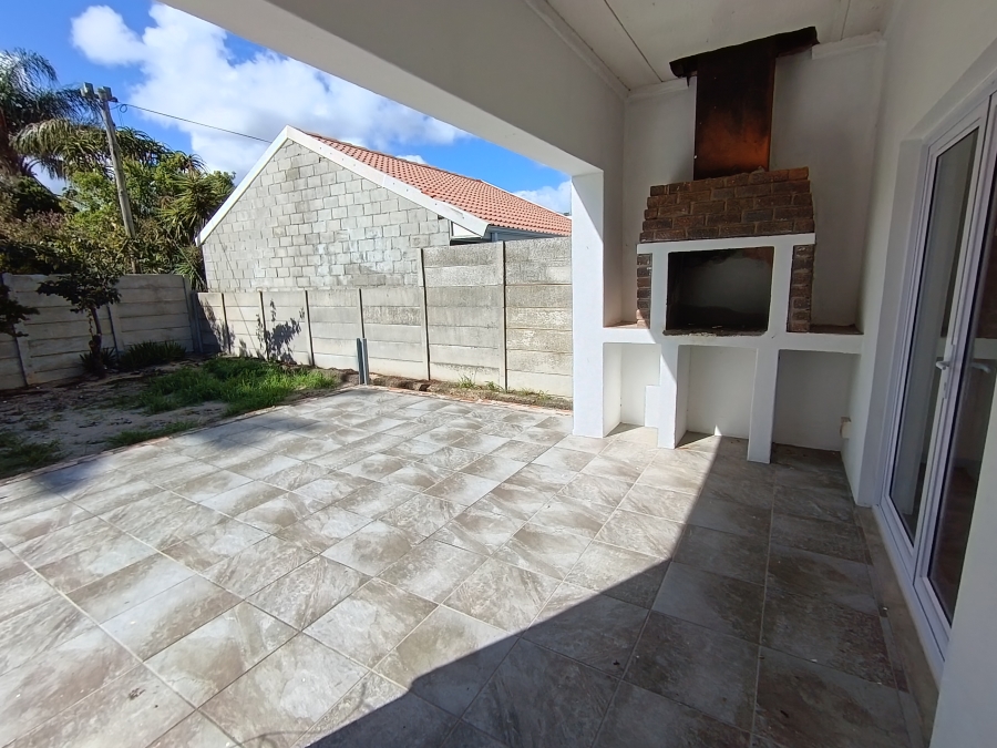 To Let 4 Bedroom Property for Rent in Lochnerhof Western Cape